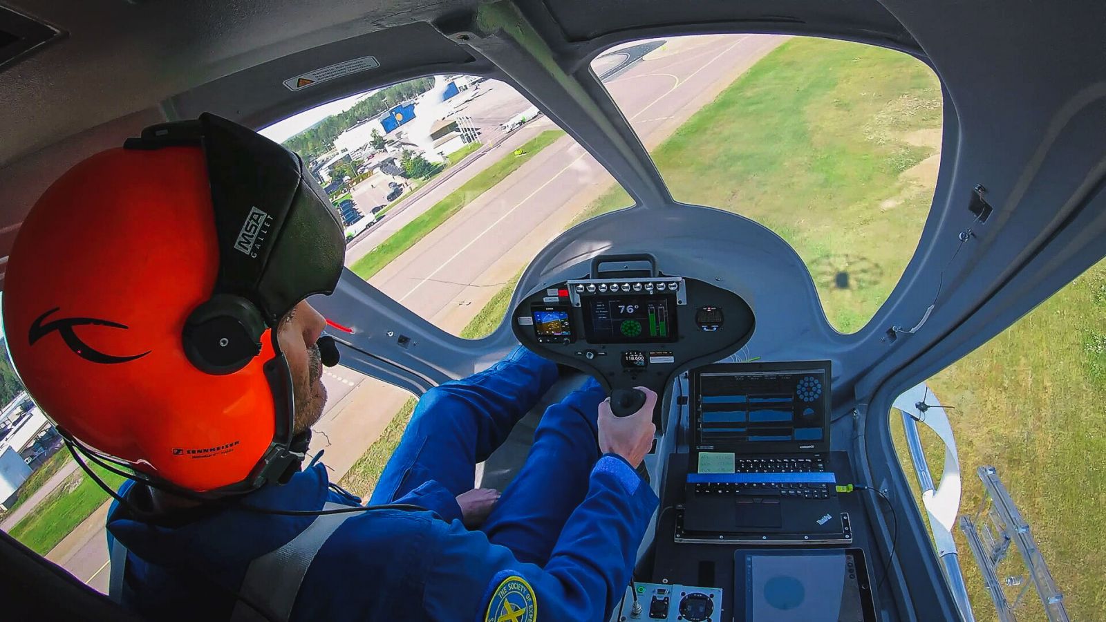 Testpilot Damian Hischier fliegt ein eVOTL von Volocopter. ©Volocopter
