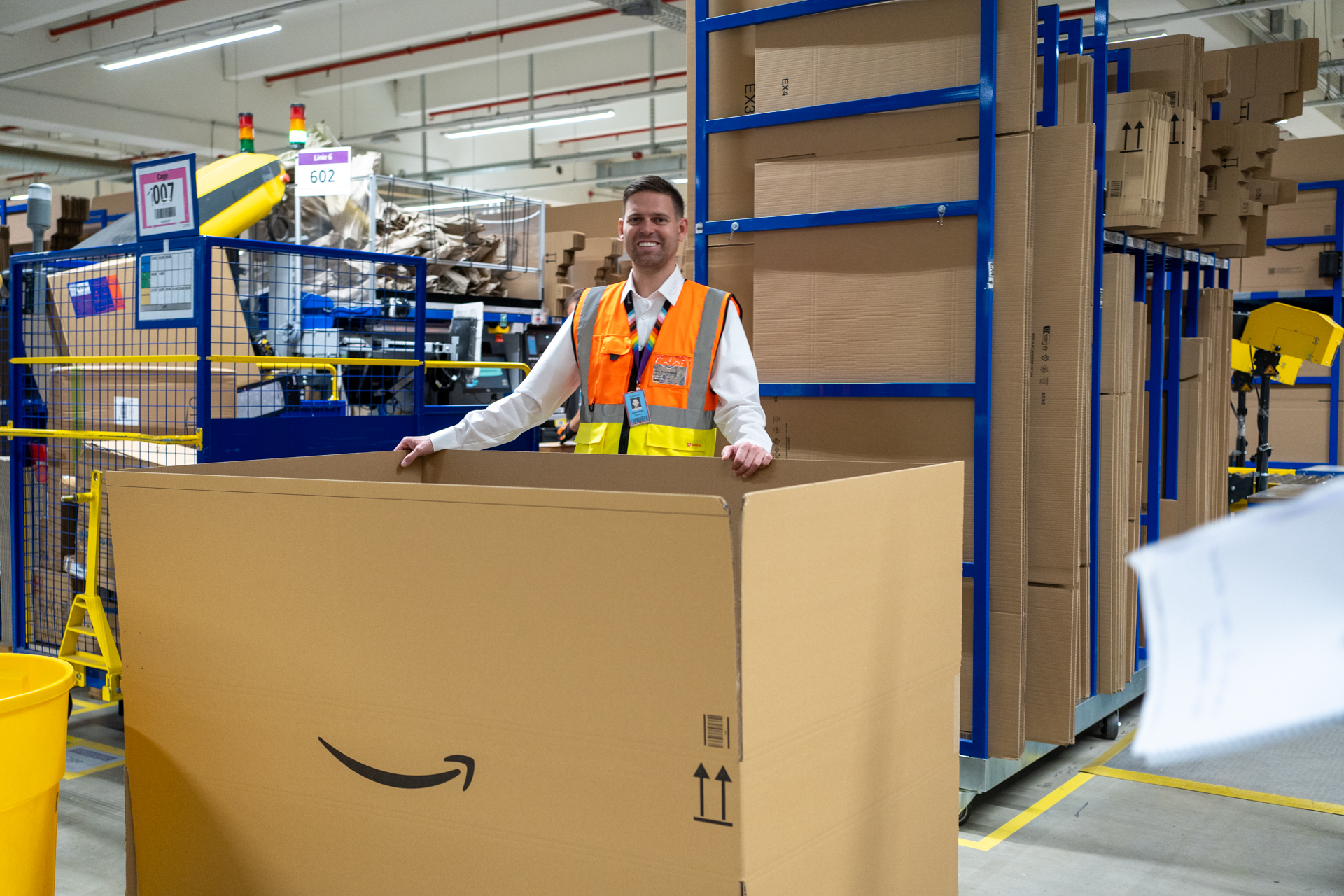 Weihnachtszeit bei Amazon Pforzheim: Präzision im XXL-Format ...
