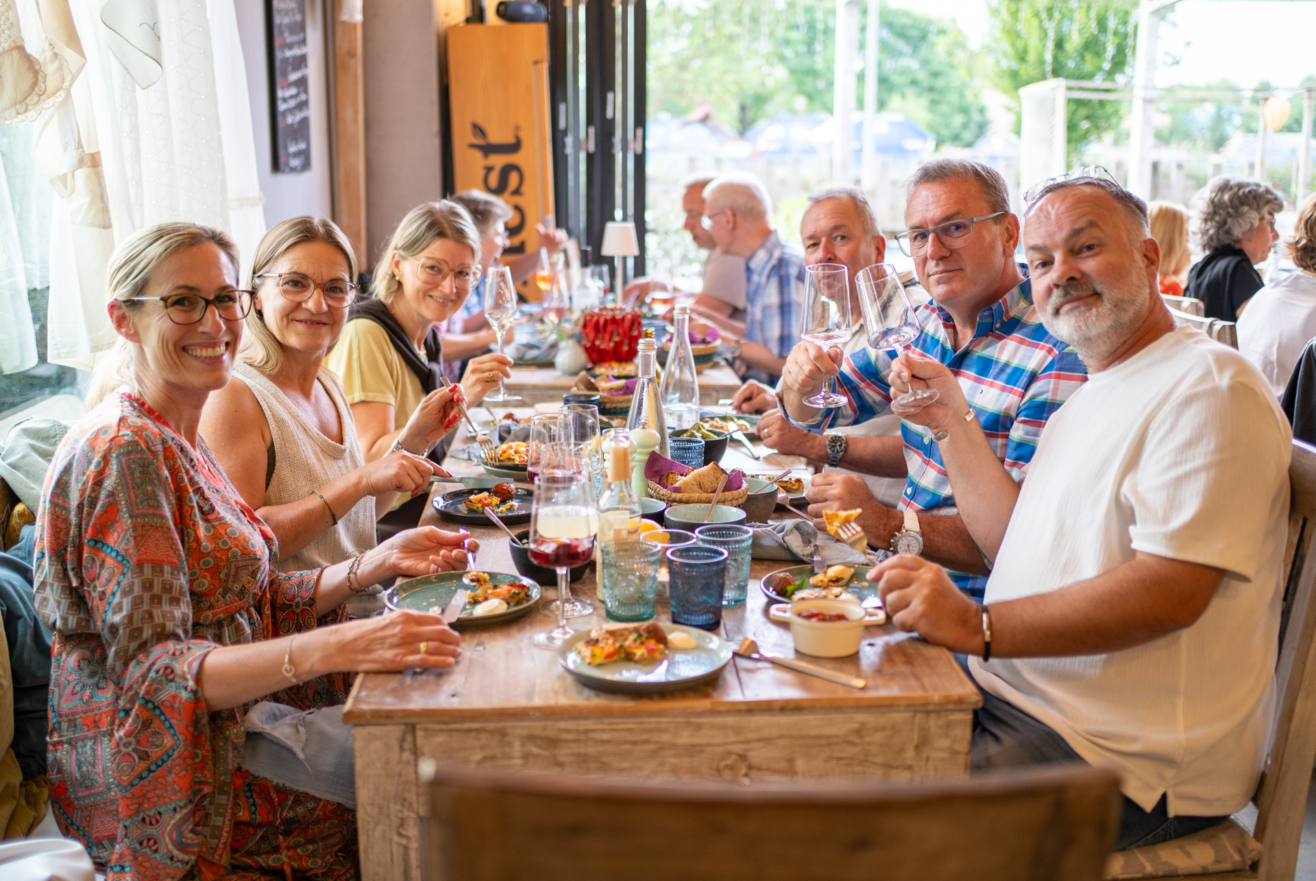 Wie bei Freunden am Küchentisch – Ein spanischer Abend, der nach Sommer ...