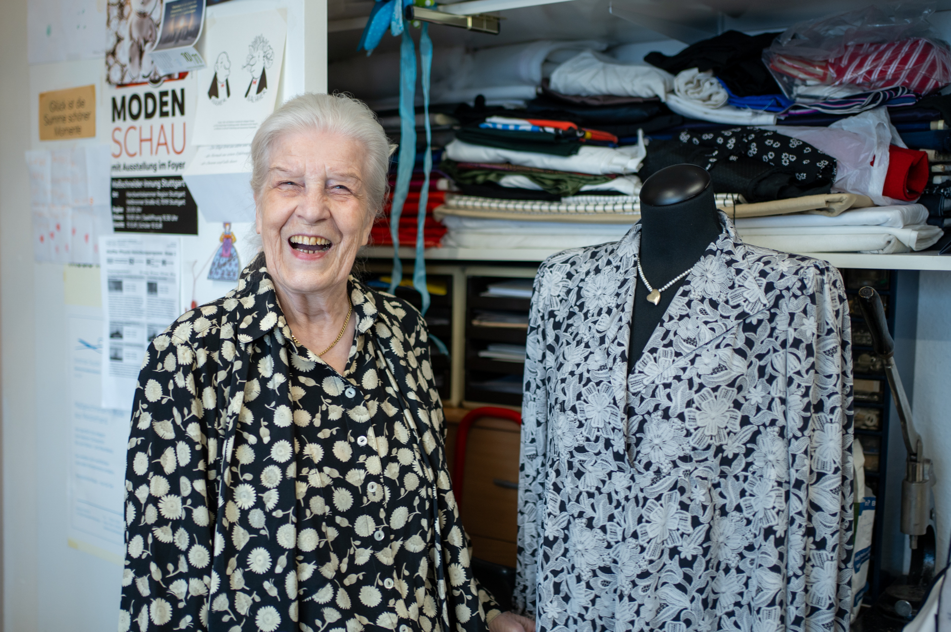 Meisterin ihres Fachs: 84 Jahre und immer noch aktiv im Schneiderhandwerk