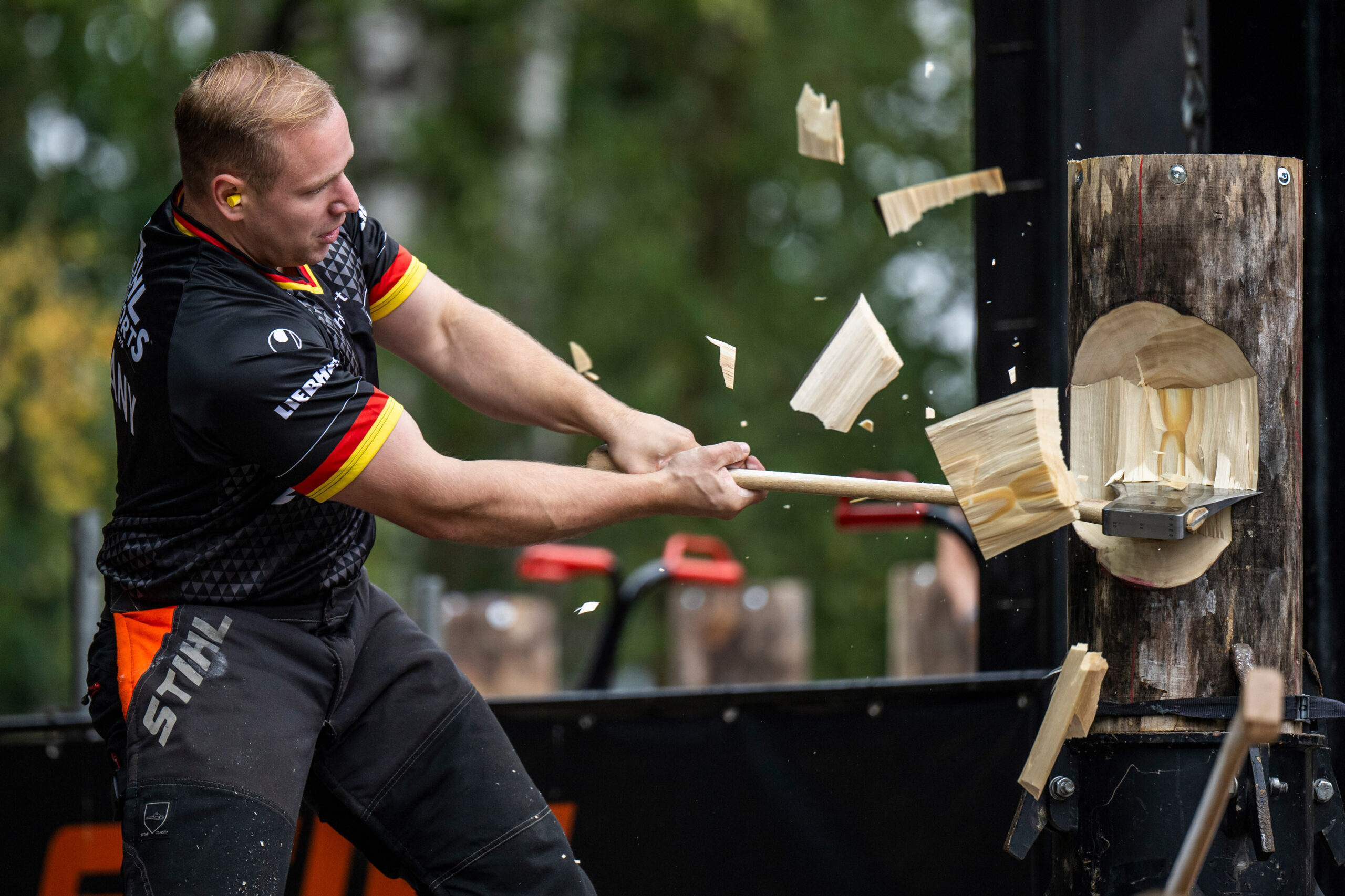 Axt, Säge, Adrenalin: Sportholzfäller-Show in Oberreichenbach-Würzbach