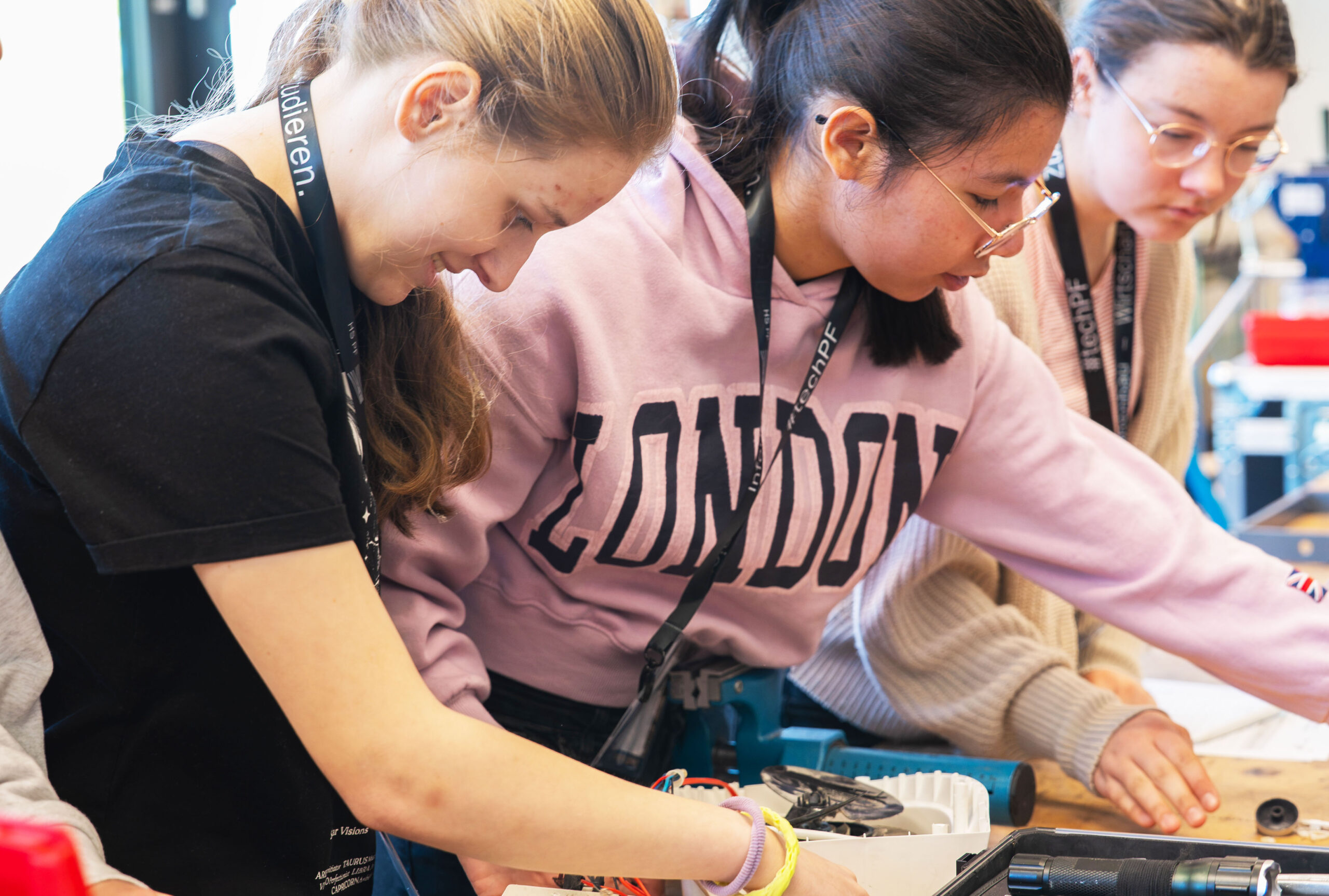 Girls’ Day 2026 an der Hochschule Pforzheim: Schülerinnen entdecken MINT praxisnah