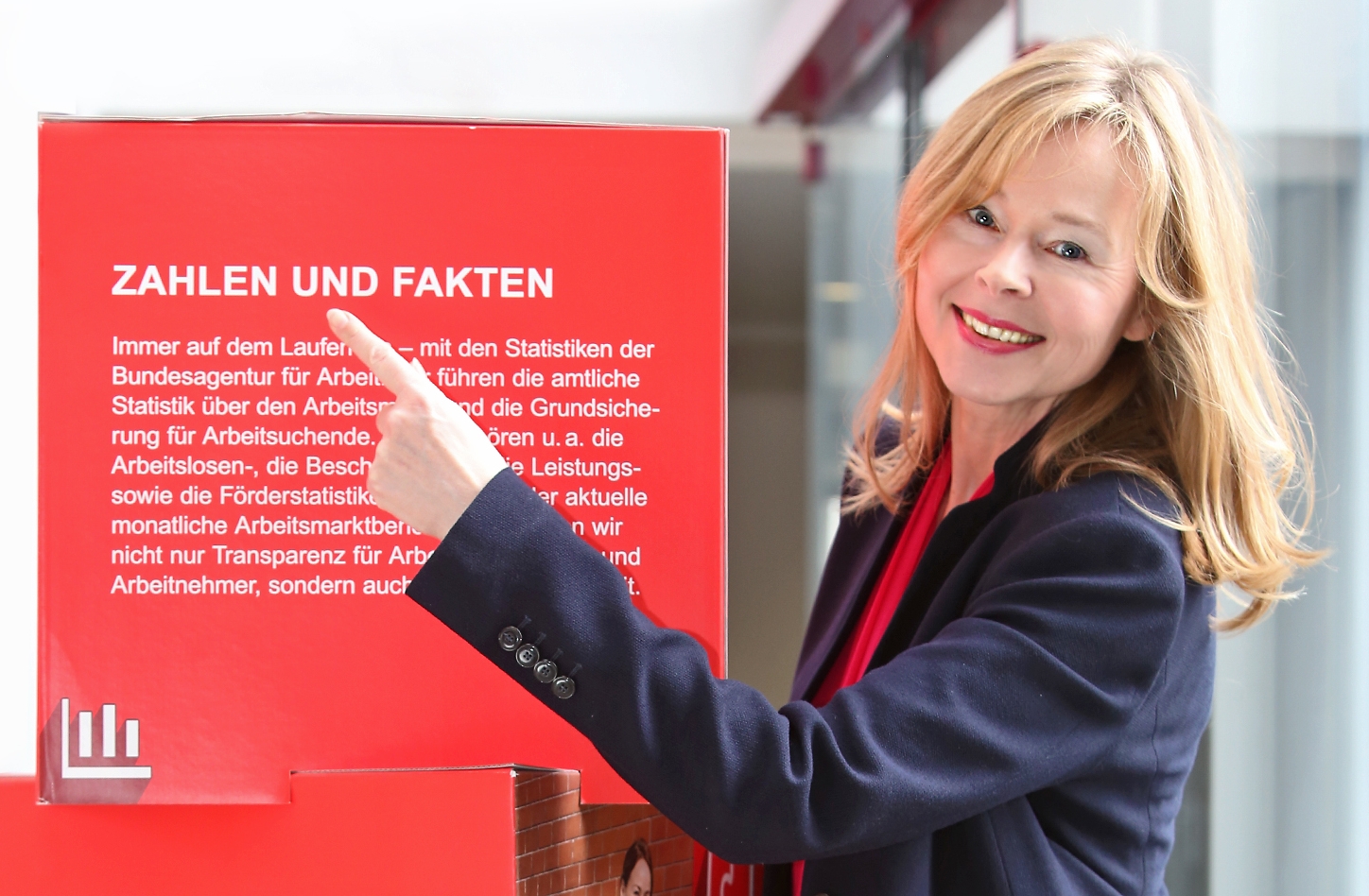 Arbeitslosigkeit steigt saisonbedingt, Nachfrage nach Arbeitskräften verhalten